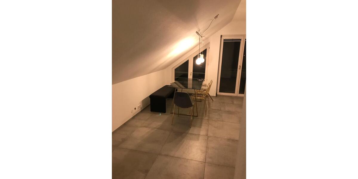 Moderene Dachgeschosswohnung mit 2,5 Zimmern 2.5 zimmer