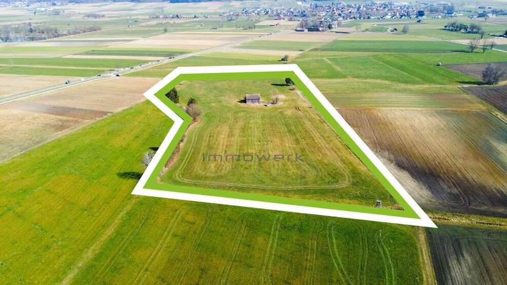 Grundstück in Unterroth 297.000 € 29700 m²