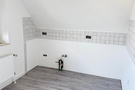 Helle, frisch renovierte Dachgeschosswohnung 5 zimmer