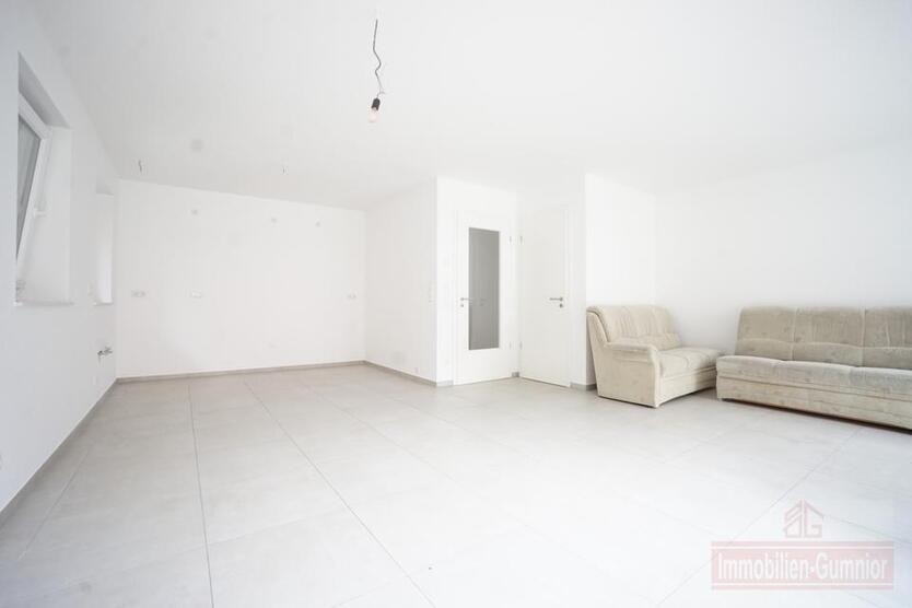 ImmobilieN GUMNIOR präsentiert *provisionsfrei*: Moderne Doppelhaushälfte in Emsbüren mit Garten und Carport