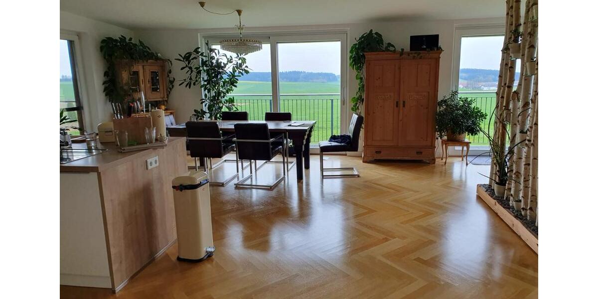 Dachgeschoßwohnung Hohenpolding - 3 Zimmer, 160 m&sup2;, 1.350&euro; | Angebot:26245297
