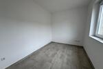 Doppelhaushälfte mit Garage, überdachte Terrasse u. Rasenfläche
