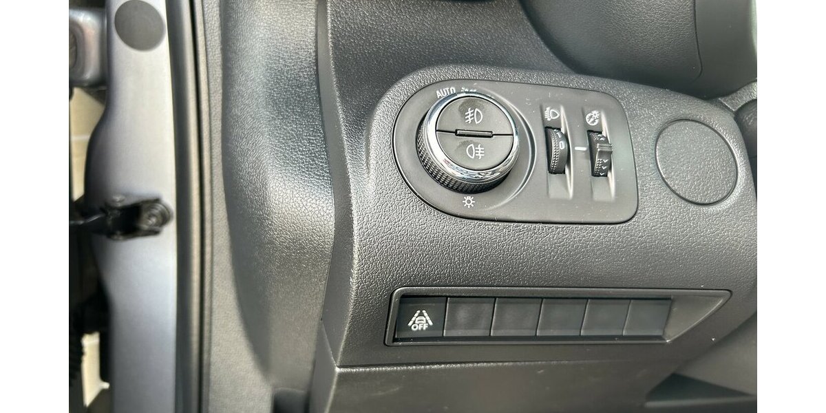 Opel Combo 1.2i Edition 1.HAND Tempomat DAB PDC 54.200 km 15.500 &euro; Altdorf 84032