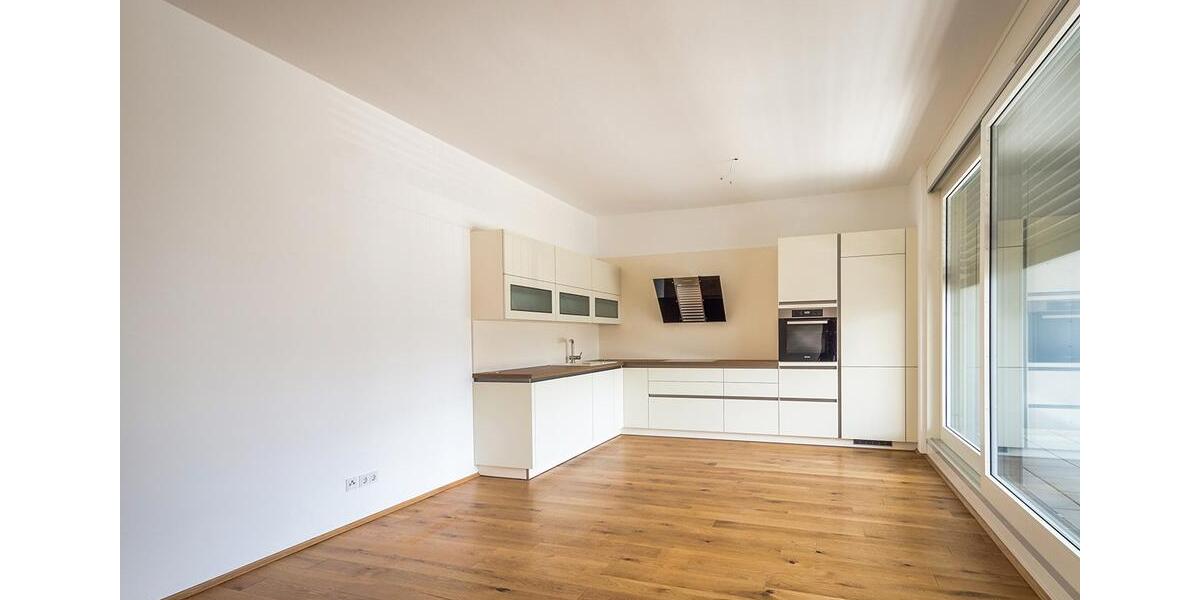 Etagenwohnung Dresden - 5 Zimmer, 143 m&sup2;, 2.220&euro; | Angebot:26338030