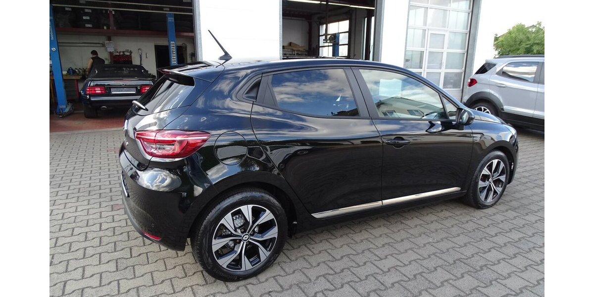 Renault Clio 1,0l Evolution Navi Rückfahrkamera, Einparkhi 31.015 km 12.990 € Rodgau 63110