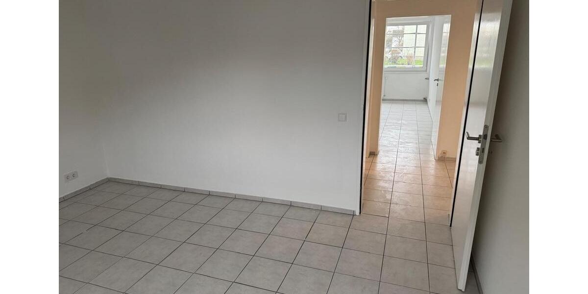 Erdgeschoßwohnung Philippsburg - 4 Zimmer, 92 m&sup2;, 1.100&euro; | Angebot:25306774