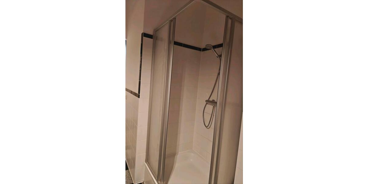 Ein Zimmer in 23564 zur Untermiete in schöner Villa – zentrumsnah 1 zimmer