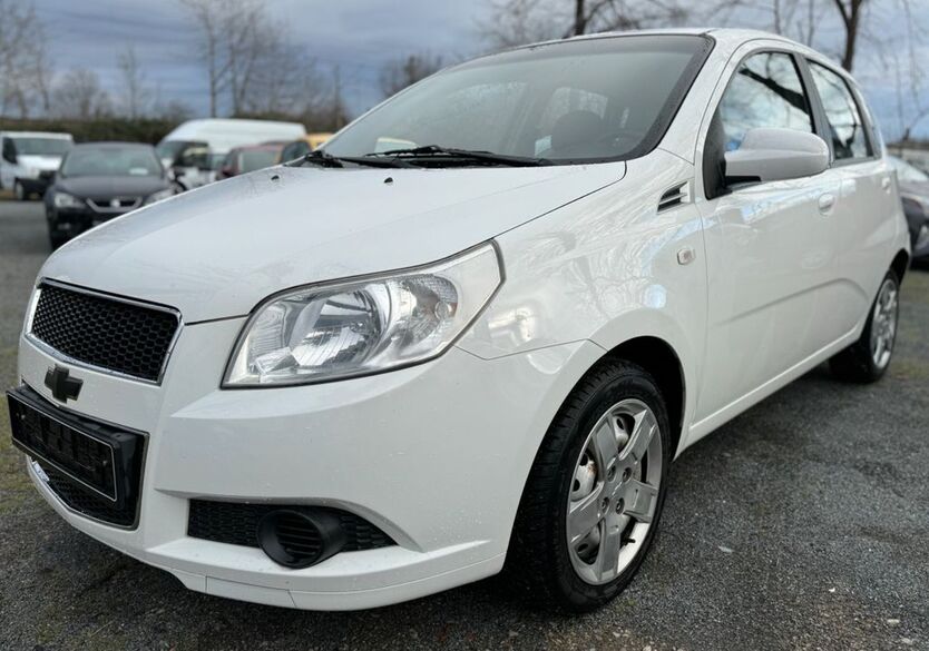 Chevrolet Aveo 83.000 km 2.500 € Dresden 01097