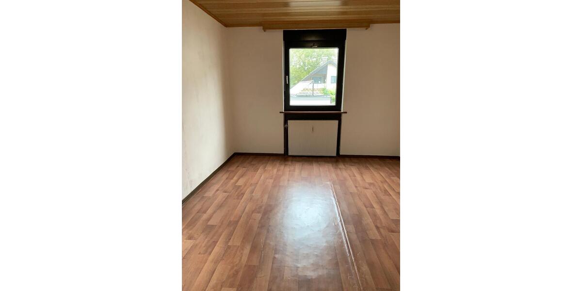 5-Zimmer-Eigentumswohnung in einem 3-Familien-Haus in KA-Neureut 5 zimmer