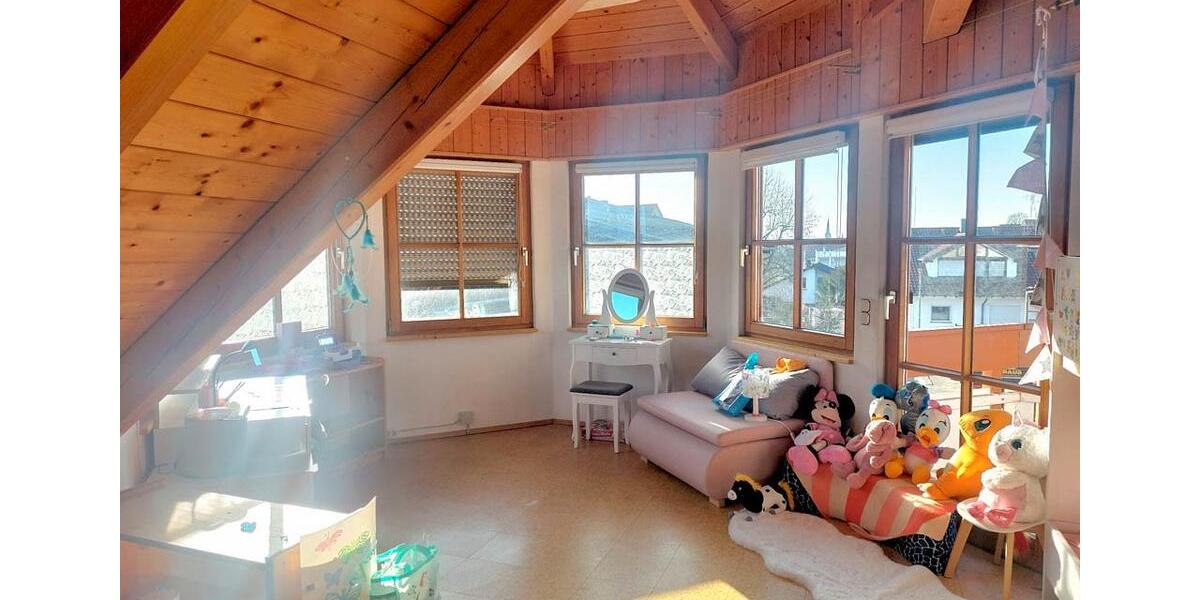 Einfamilienhaus Wangen - 7.5 Zimmer, 230 m&sup2;, 1.900&euro; | Angebot:25446520