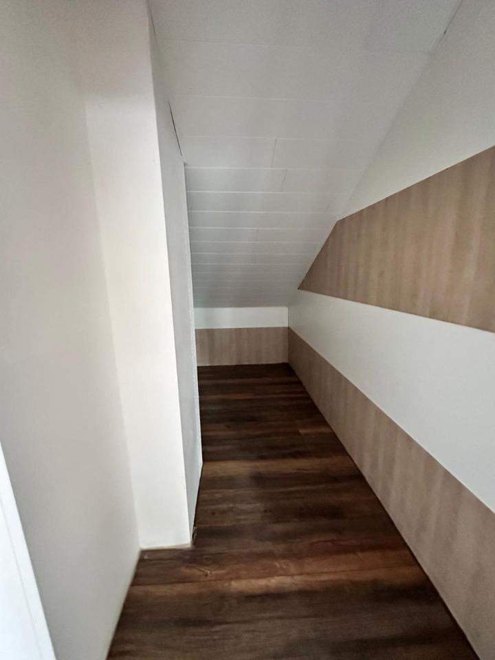 zentrumsnahe 3,5 Zimmer Wohnung mit Einbauküche, Blick über Friedrichroda, Stellplatz, Gartenanteil und Keller