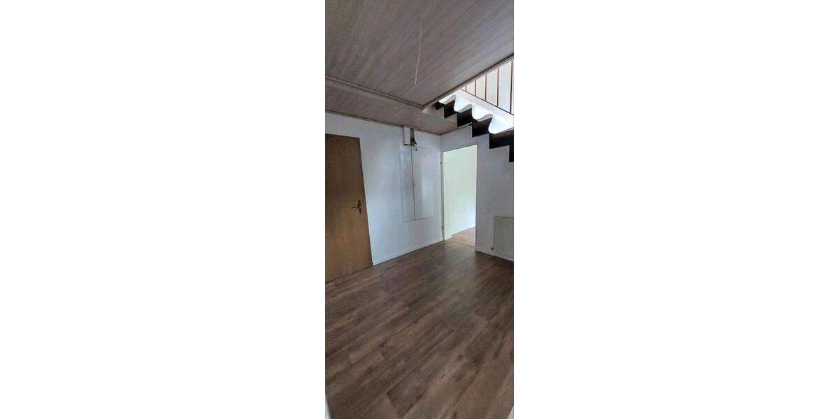 Etagenwohnung Buchen (Odenwald) - 4 Zimmer, 130 m&sup2;, 1.400&euro; | Angebot:26039053