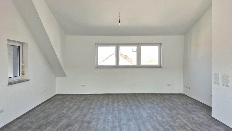 Dachgeschoßwohnung Bad Neustadt an der Saale - 2 Zimmer, 74 m&sup2;, 780&euro; | Angebot:26399602