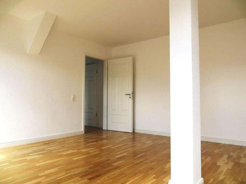 Moderne, sehr gemütliche 1-RaumWohnung im Dachgeschoss mit Tageslichtbad