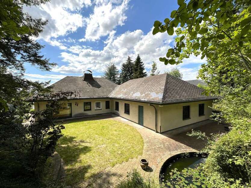 Haus zum Kaufen in Bensheim-Auerbach 1.450.000 € 300 m²