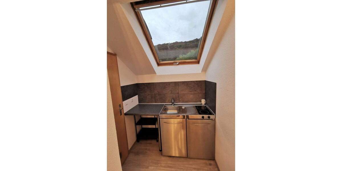 Renovierte & möblierte 1-Zimmer-Wohnung mit Einbauküche und Stellplatz in ruhiger Lage 1 zimmer