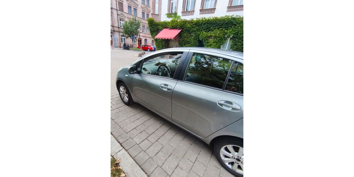 Toyota Yaris 137.500 km 2.600 &euro; Nürnberg 90451