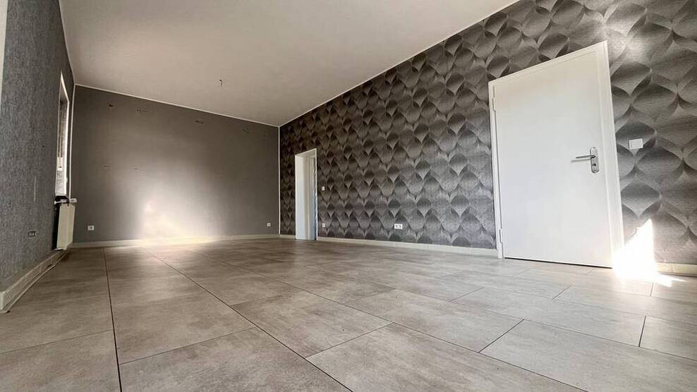Leerstehendes Zweifamilienhaus mit Charakter wartet auf kreative neue Eigentümer