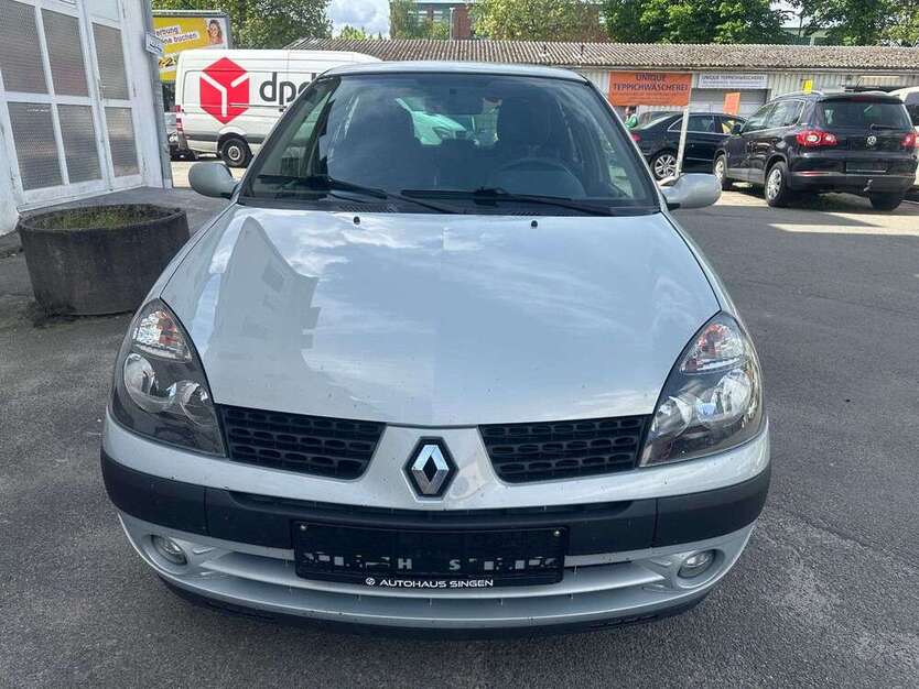 Renault Clio 37.797 km 2.450 € Hamburg 22045
