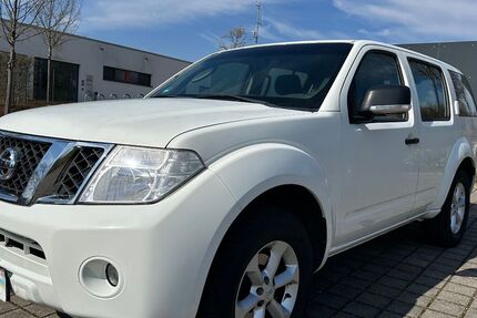 Nissan Pathfinder 170.000 km 8.950 &euro; Remseck am Neckar 71686