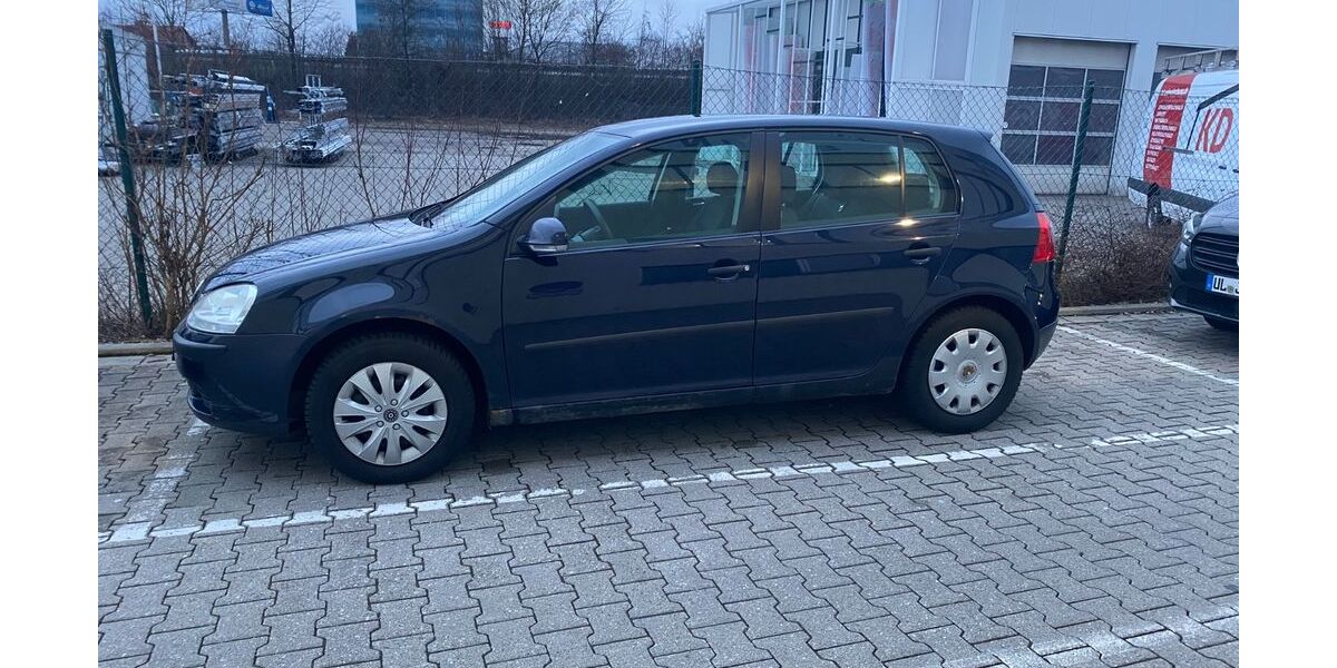 VW Golf 148.000 km 2.400 &euro; Senden 89250
