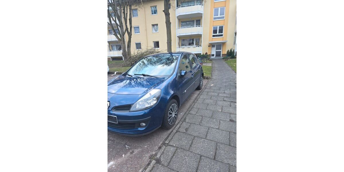 Renault Clio 108.000 km 3.300 &euro; Bremerhaven 27580