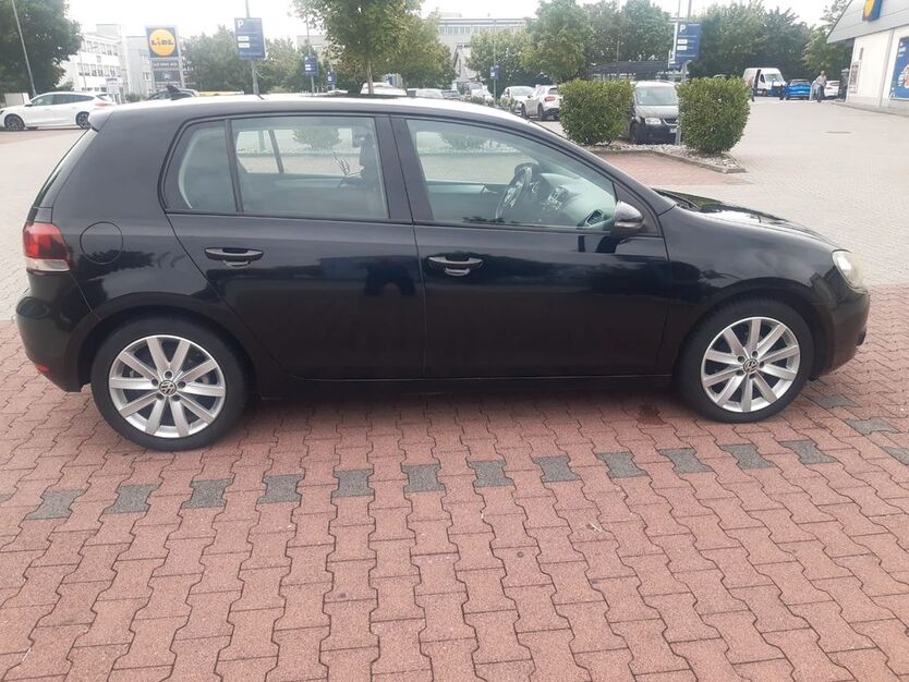 VW Golf 256.000 km 5.100 € Frankfurt am Main 60433