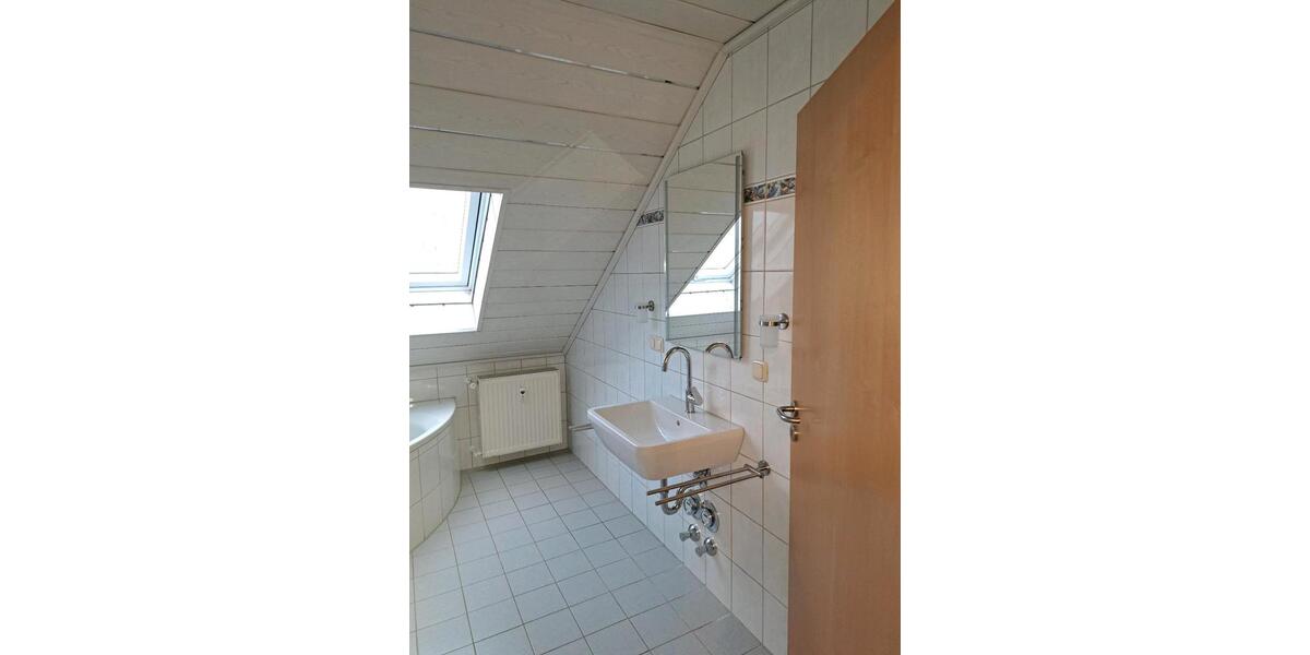 Dachgeschosswohnung im Ortskern von Neuhof 2 zimmer