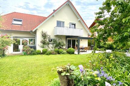 Freistehendes Einfamilienhaus in unbebauter Feldrandlage
