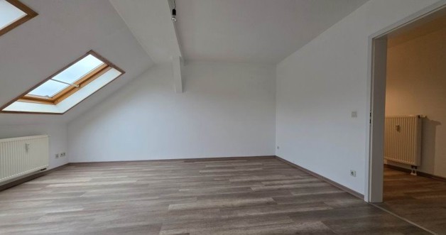 3-Zimmer-Dachgeschoss-Wohnung an KAPITALANLEGER - Mehrfamilienhaus, Wohnhaus Zwickau Zwickau-Nord | Angebot:25874275