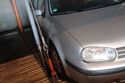 VW Golf 180.000 km 800 &euro; Stein 90547