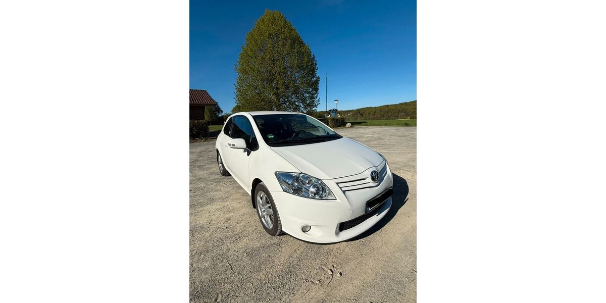 Toyota Auris 189.000 km 4.200 &euro; Detmold 32758
