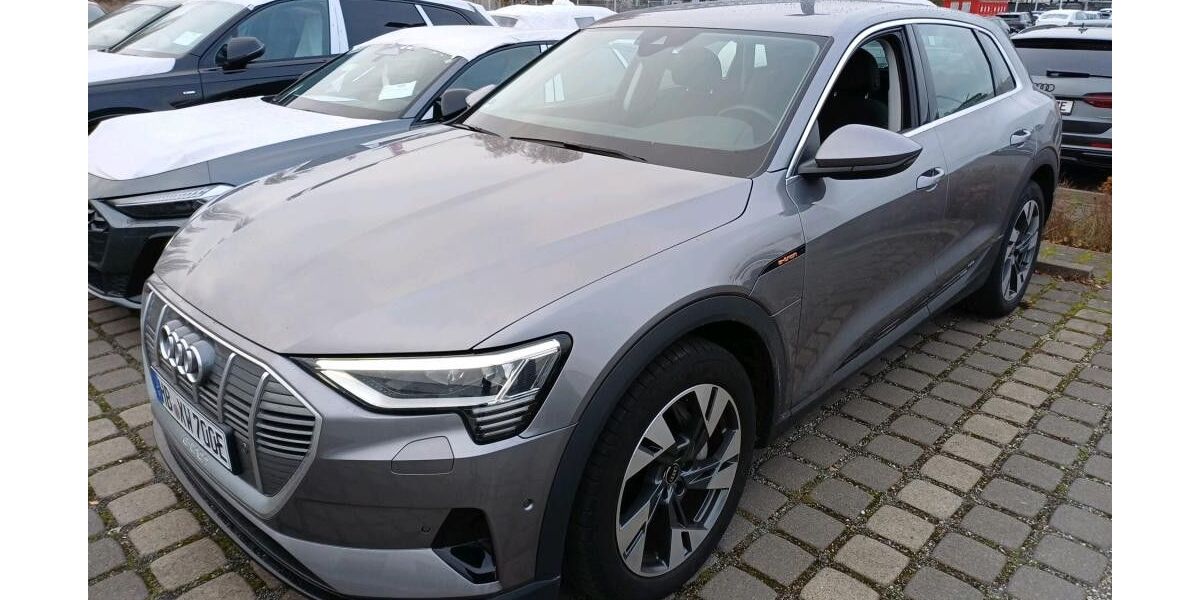 Audi e-tron 37.500 km 26.870 &euro; Bad Langensalza 99947