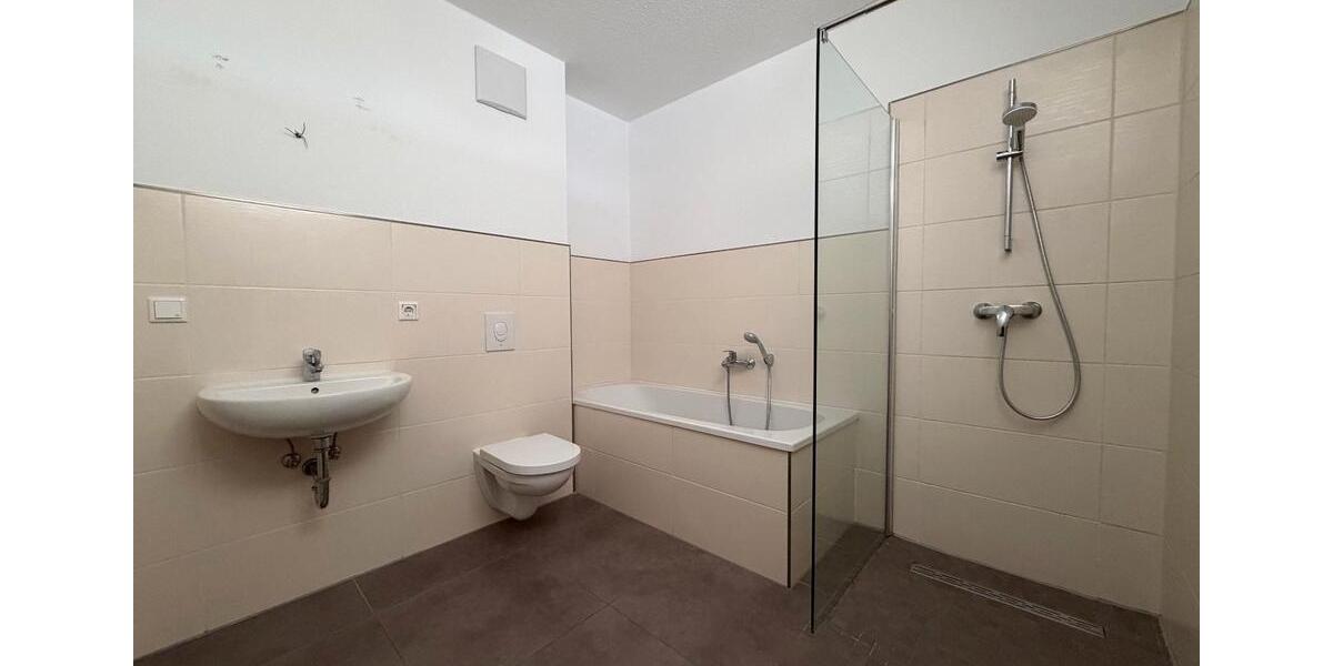 Etagenwohnung Bitterfeld-Wolfen Wolfen - 2 Zimmer, 79 m&sup2;, 590&euro; | Angebot:26003571