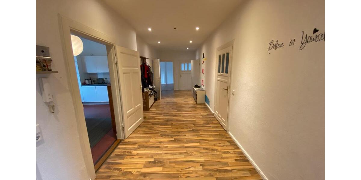 Dachgeschoßwohnung Wilhelmshaven - 5 Zimmer, 166 m&sup2;, 1.350&euro; | Angebot:25880754