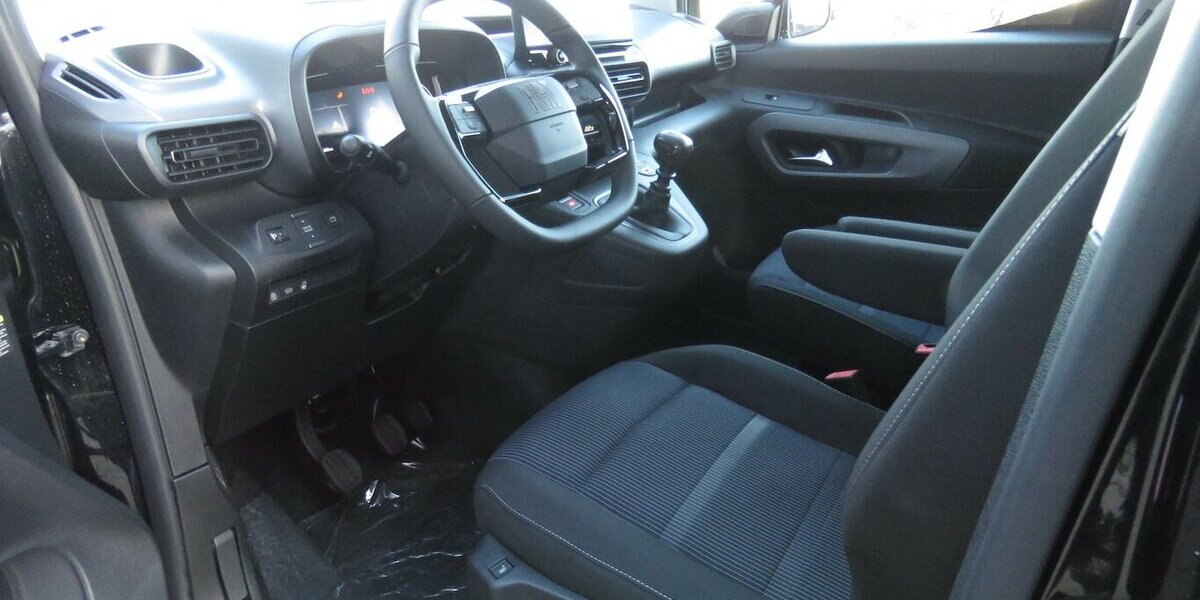 Fiat Doblo Maxi Kombi 130 / 7-Sitze + Vollausstattung 10.280 km 25.790 &euro; Münchenbernsdorf 07589