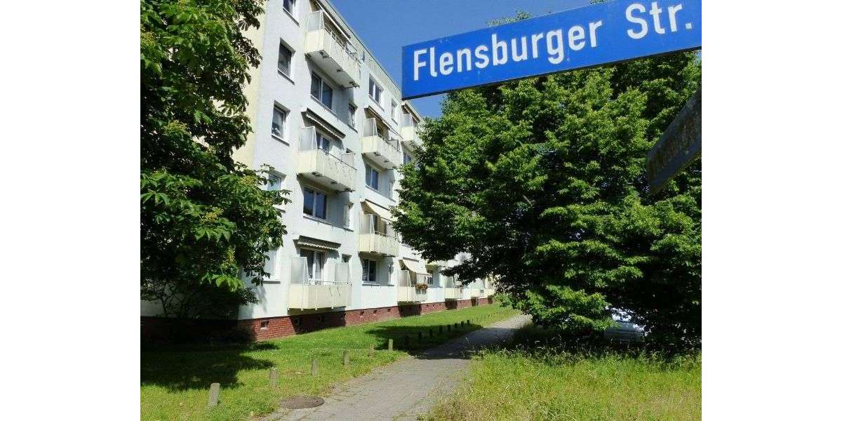 Wohnung zum Mieten in Schwerin 365 € 54.1 m² 3 zimmer