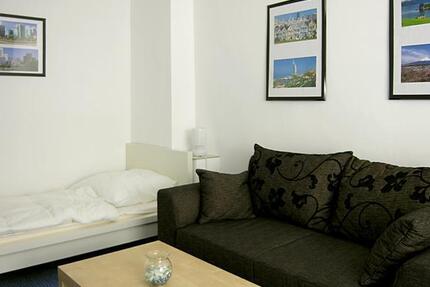 (EF0425_Y) Erfurt: Löbervorstadt, möbliertes Zimmer mit eigenem WCDusche, 1. Obergeschoss, an Wochenendheimfahrer 1 zimmer