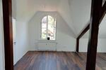 zentrumsnahe 3,5 Zimmer Wohnung mit Einbauküche, Blick über Friedrichroda, Stellplatz, Gartenanteil und Keller