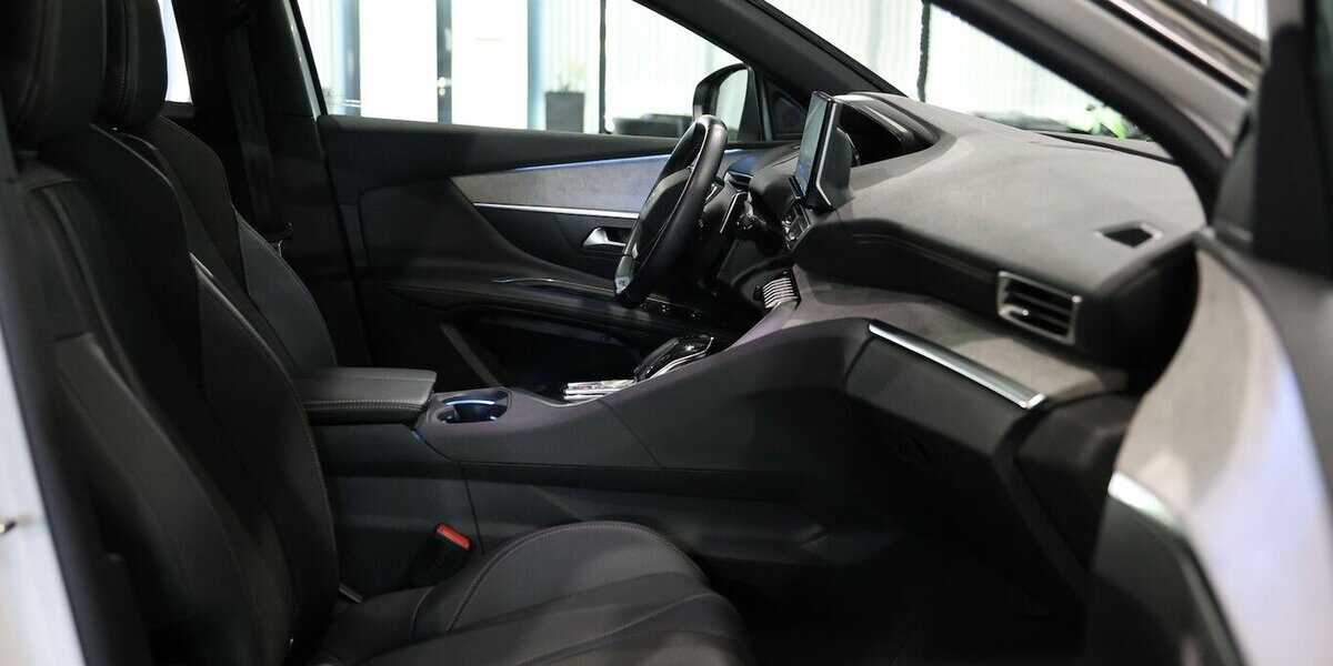 Peugeot 3008 1.2 PureTech ALLURE GT-LINE / I-COCKPIT,LED 22.000 km 17.777 &euro; Hamm 59077