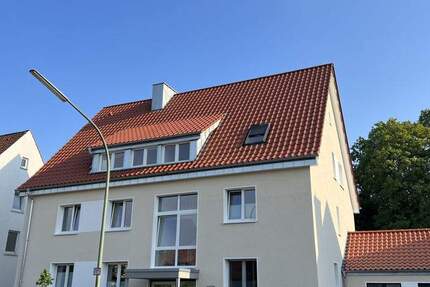 OS-Schölerberg, Erdgeschosswohnung mit Garten und großer Garage 5 zimmer