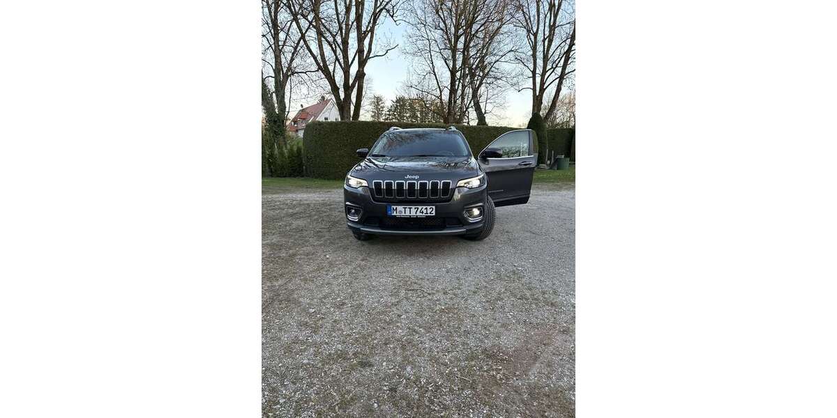 Jeep Cherokee 117.000 km 19.900 &euro; München 81249