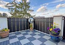 Gepflegte DG-Wohnung Nähe DEZ mit Dachterrasse und gr. Hobbyraum