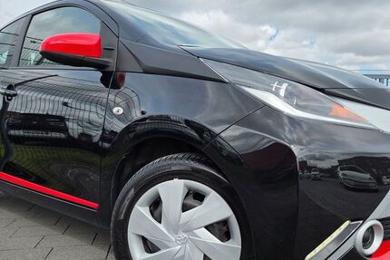 Toyota Aygo (X) 49.000 km 7.949 &euro; Paderborn 33102