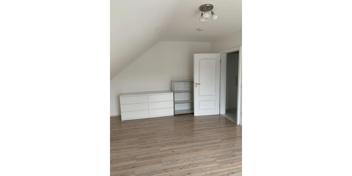 Dachgeschoßwohnung Bruchsal - 3.5 Zimmer, 117 m&sup2;, 1.250&euro; | Angebot:24984090