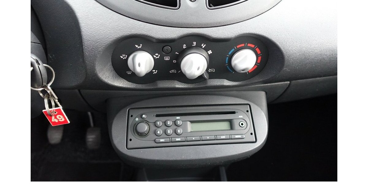 Renault Twingo Authentique §10/27 R/CD ZV-FB ABS 132.700 km 2.300 &euro; Neumarkt/OPf 92318