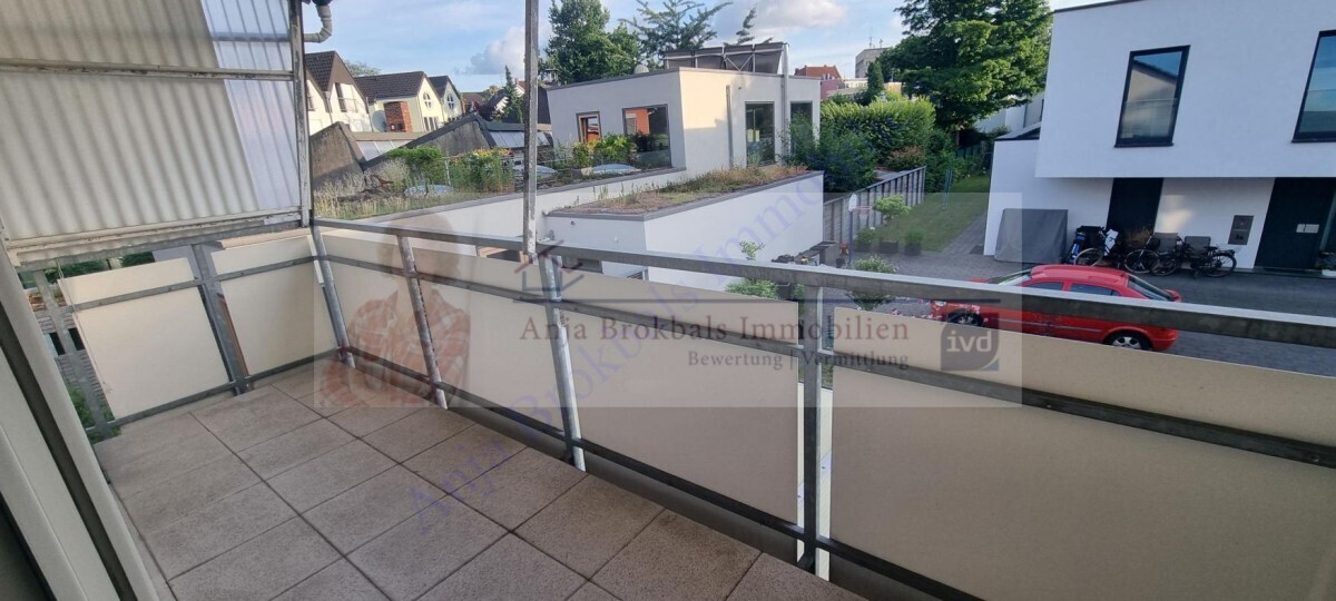 Modernisiert, zentral, ruhig, kl. Garage, 3- bis 4-Zimmer mit Balkon, Obergeschoss in einem Zweifamilienhaus 4 zimmer