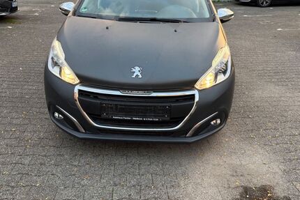 Peugeot 208 20.000 km 8.000 &euro; Freiburg 79115