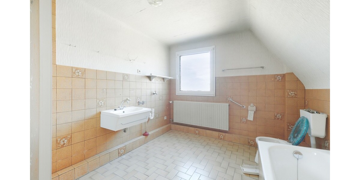 Herzogenrath - Sanierungsfall? Wir sehen Platz für große Visionen. - Einfamilienhaus Herzogenrath | Angebot:27161384