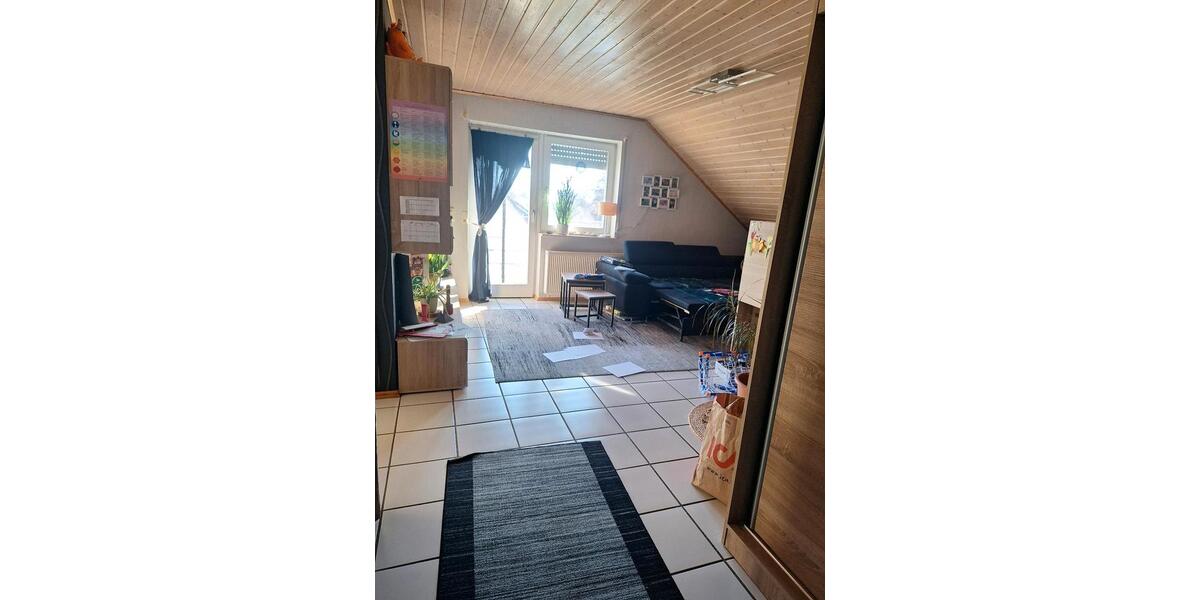 Esselbach: DG-Wohnung mit 3 Zimmern 3 zimmer